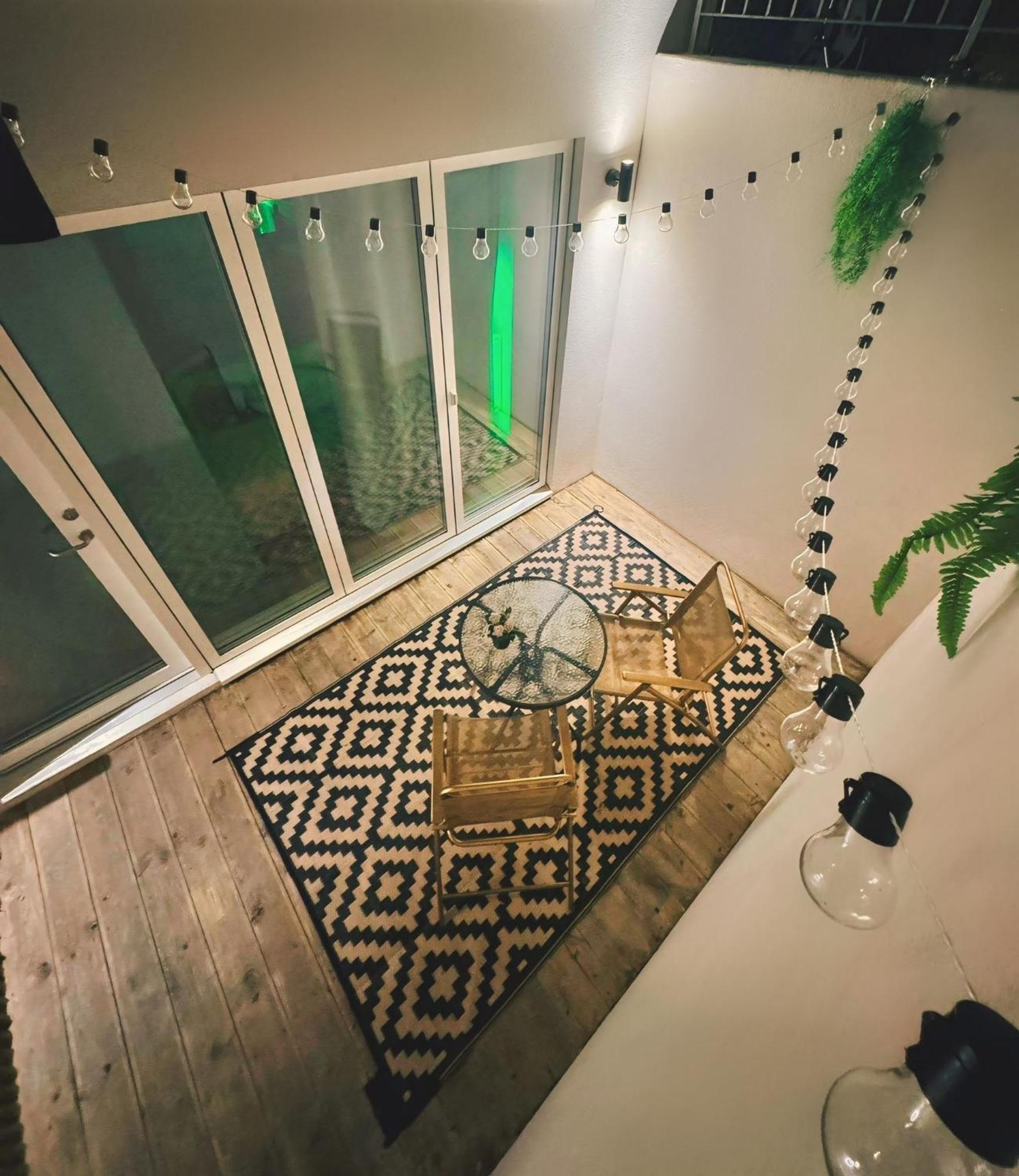 Tropical Room With Private Bathroom And Patio London Exteriör bild